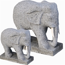 Elefanten Rüssel nach unten, hellgrau Granit